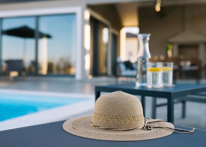 & Jardin - Luxury With Swimming Pool Vrh (Krk)